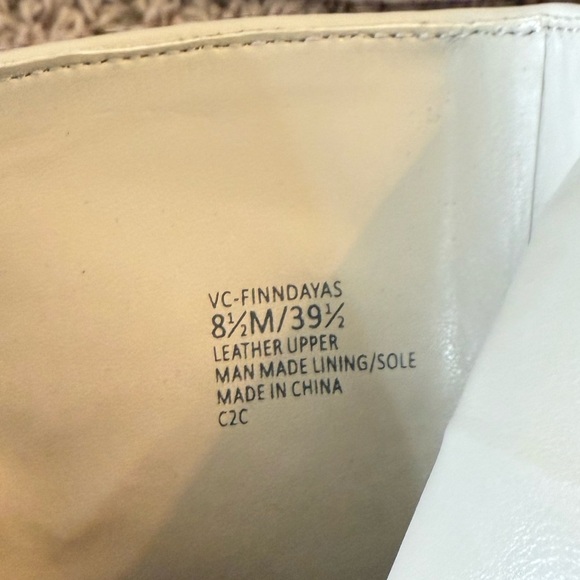 BRAND NEW Vince Camuto Cream Finndayas Peep-Toe Bootie - Picture 2 of 8